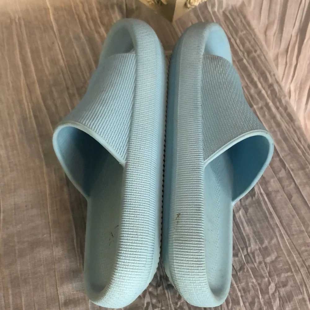 CLOUD SLIDES light blue size 6 water shoes sandals casual summer shoes